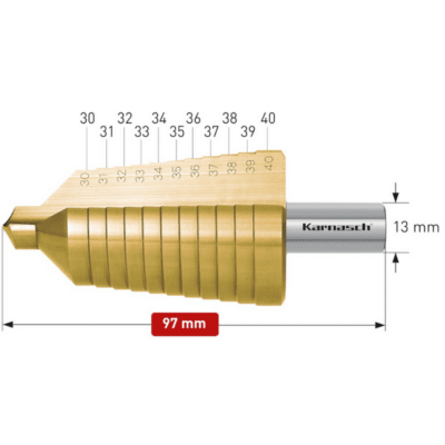 Stopničasti sveder HSS-XE TIN-GOLD KARNASCH (30 – 40mm) – 2 rezili Profesionalni stopničasti sveder izdelan iz HSS-XE jekla, s TIN-GOLD prevleko, navzkrižno brušen, z ravnim utorom. Stopničasti svedri KARNASCH omogočajo vrtanje perfektnih izvrtin z razigljenimi robovi v pločevine do debeline 4mm. Prehod med stopnjami omogoča istočasno grezenje predhodne izvrtine. Sveder je vsestransko uporaben in uporabniku omogoča vrtanje lukenj 11 različnih premerov med 30 – 40mm, rezilo pa je mogoče ponovno brusiti.